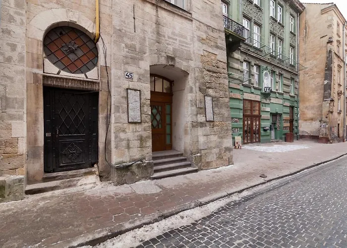 Friends House On Square Rynok