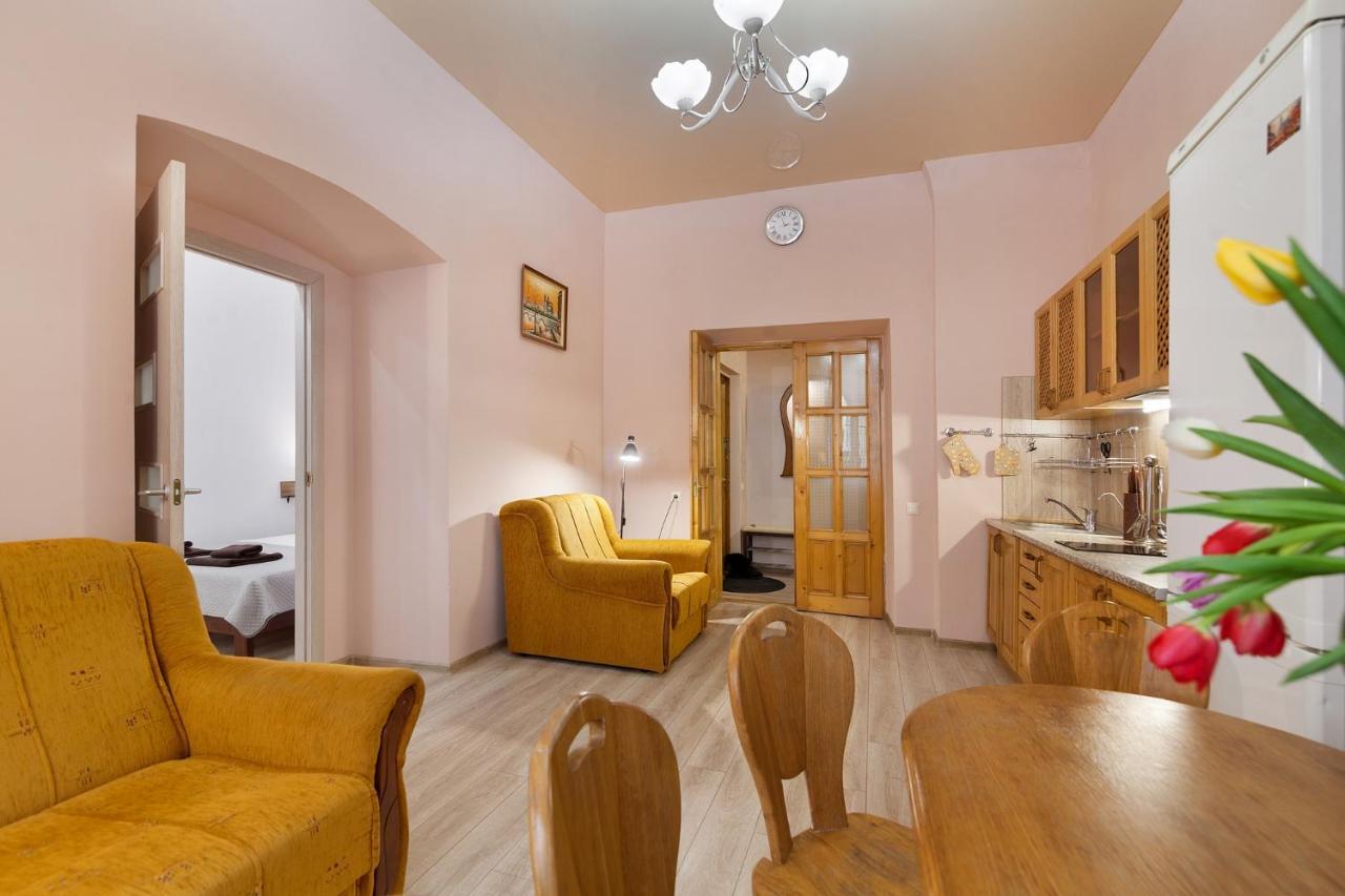 Apartment Friends House On Square Rynok Lemberg